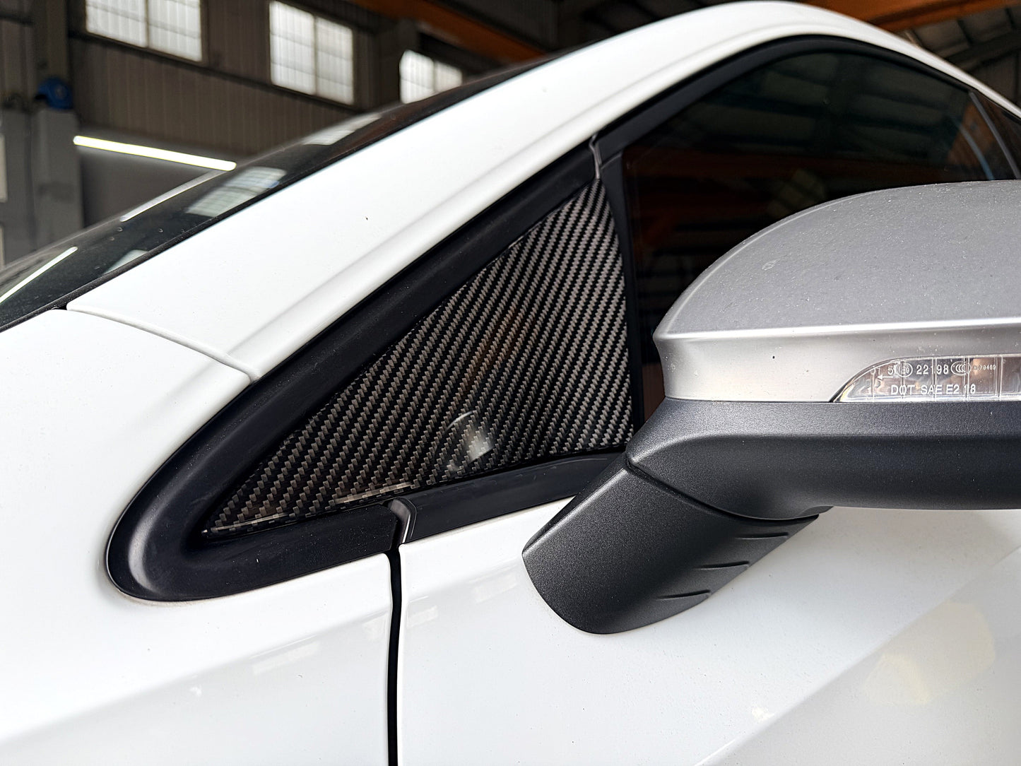 VW Golf 8 / 8.5 專用 碳纖維三角窗風噪套件 ｜全熱壓輕量化Carbon 風切聲降噪